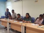 pimpinan-perusahaan-pt-timor-media-grafika-marina-napitulu-berdiri_20180112_162513.jpg