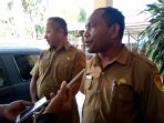 plh-kepala-smkn5-kupang-asa-lantang-spd-mpd-didampingi-mursalin-ngala-spd_20181022_225532.jpg
