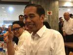presiden-joko-widodo-saat-santap-sore-di-restoran-milik-wni.jpg