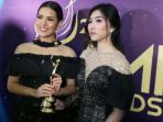 raisa-andriana-dan-isyana-sarasvati_20171117_021858.jpg