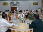 rapat-konsultasi-vaksin-mr-di-meuligoe-wakil-gubernur-aceh-rabu-1992018_20180919_211205.jpg