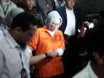 ratna-sarumpaet-keluar-gedung-ditkrimum-polda-metro-jaya_20181008_154204.jpg