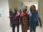 regina-ano-tengah-saat-hendak-di-pindahkan-dari-rsud-sk-lerik-kota.jpg