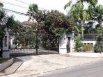 rumah-keluarga-reynhard-sinaga-di-jalan-dahlia-no-16.jpg