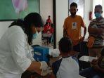 saat-hut-ke-76-ri-ribuan-warga-manggarai-timur-disuntik-vaksin-covid-19.jpg