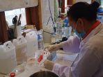 sampel-air-wae-mese-tim-dinas-kesehatan-kabupaten-mabar-saat-melakuk.jpg
