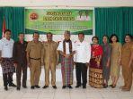 sekda-kabupaten-kupang-ir-obet-laha-pose-bersama-beberapa-pejabat.jpg