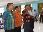 sekda-kota-kupang-asisten-1-dan-asisten-3-setda-kota-kupang-mengucapkan-sumpah_20161103_144411.jpg