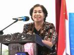 senyum-bupati-rote-ndao-paulina-haning-bullu-di-saat-memberi-sambutan.jpg