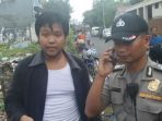 seorang-warga-diamankan-polisi-karena-membawa-keris_20161206_185924.jpg