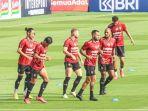 sesi-latihan-pemain-bali-united-pada-liga-1-bri-2022-2023.jpg