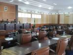 sidang-di-dprd-mabar-dihadiri-bupati-agustinus-ch-dula-senin-1452018_20180514_145914.jpg