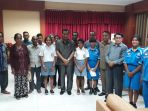 siswa-smkn-2-kupang-barat-temui-sekda-ntt_20171129_154607.jpg