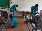 smkn-5-kupang-sedang-mengikuti-tes-sebelum-praktek.jpg