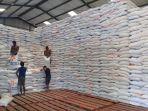 stok-beras-yang-tersedia-di-gudang-Bulog.jpg