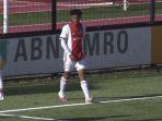 striker-ajax-amsterdam-u-15-noah-gesser.jpg