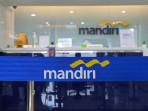suasana-di-kantor-cabang-Bank-Mandiri.jpg