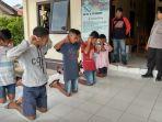suasana-ketika-sembilan-siswa-smpn-13-kupang-diamankan-di-mapolsek-maulafa.jpg
