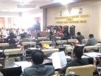 suasana-rapat-paripurna-dprd-ntt-di-ruang-kelimutu.jpg