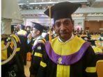 sudah-19-tahun-mengajar-guru-asal-alor-ini-baru-dapat-ijazah-s1-simak-kisahnya.jpg