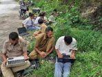 tak-ada-sinyal-internet-guru-dan-siswa-sman-3-elar-ikut-ssb-ubkd-2020-di-pinggir-jalan.jpg