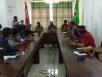 terima-perwakilan-pendemo-plh-sekda-mabar-sebut-mahasiswa-berada-di-daerah-tak-terima-bantuan.jpg