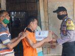 thomas-gagi-penderita-stroke-saat-menerima-sembako-dari-polres-ende.jpg