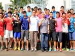 tim-thomas-cup-2014-dari-indonesia-bersama-jajaran-pengurus-dan-pelatih-dari-pbsi.jpg