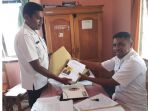 tim-verifikator-bkd-psdm-kabupaten-lembata-saat-memeriksa-berkas-calon-sekda_20181031_193621.jpg