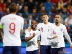timnas-inggris-harry-kane-kiri-merayakan-gol-kedua-disambut-dengan-rekan-rekannya-raheem.jpg