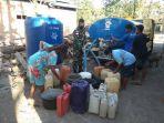 tni-distribusikan-air-bersih-kepada-masyarakat-lamaksenulu.jpg