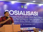 vKepala-Kantor-Imigrasi-Labuan-Bajo-Jaya-Mahendra-menyampaikan-sambutan-saat-kegiatan-sosialisasi.jpg