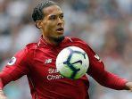 virgil-van-dijk-saat-tampil-melawan-tottenham-hotspu.jpg