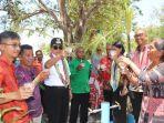 wabup-kupang-jerry-manafe-bersama-undangan-ketika-menikmati-air-mentah.jpg