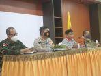 wakil-bupati-wabup-kupang-jerry-manafe-saat-memimpin-rapat-evaluasi.jpg