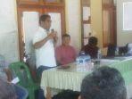 wakil-ketua-dprd-kabupaten-kupang-johanes-mase-ketika-memberikan-arahan-buat-petani-babau.jpg