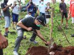 wali-kota-kupang-menanam-pohon-sukseskan-gkh.jpg