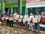warga-perbatasan-dapat-bingkisan-dari-satgas-yonif-rk-744.jpg