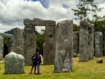 wisatawan-berfoto-ria-dia-stonehenge-dusun-petung-kepuharjo_20170310_073132.jpg