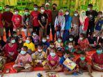 yasir-neneama-jurnalis-tv-yang-menjadi-wartawan-sekaligus-relawan-di-lokasi-bencana-adonara-ntt.jpg