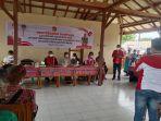 yunus-takandewa-saat-memberi-sambutan-saat-acara-penyerahan-bantuan-alat-tenun-ikat.jpg