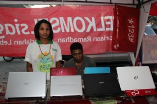 Notebook Acer D725, Incaran Mahasiswa di Kupang - scale_acer5~0.jpg