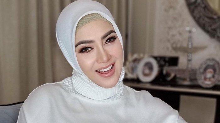 Syahrini dan Reino Barack Dikawal Ketat Tiap Bepergian