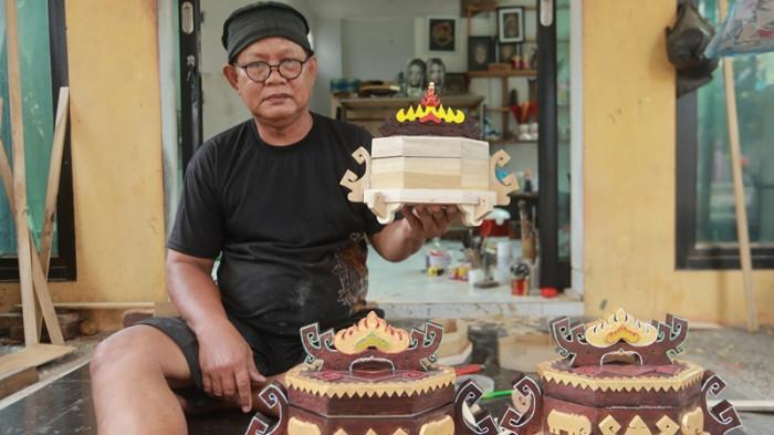 Awalnya Iseng Buat Tepak Tari Lampung, Iwan Kini Raub Untung dari Buah Tangannya