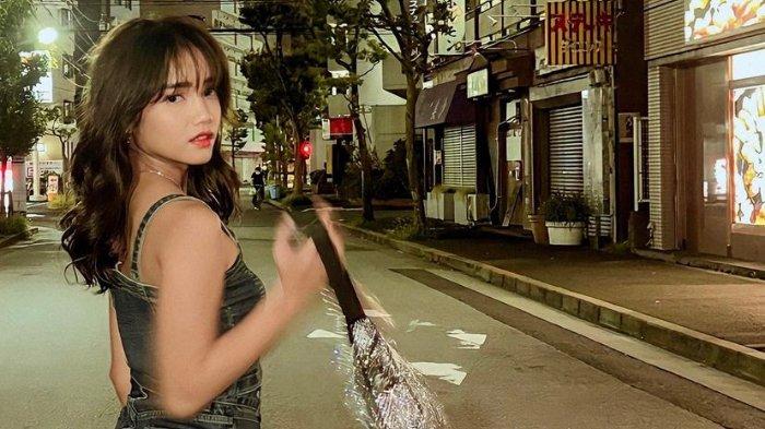 Fuji Raup Untung Ratusan Juta Hanya dengan Satu Postingan di Media Sosial