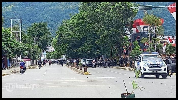 Gubernur Papua Lukas Enembe Ditangkap, 1 Warga Kena Peluru Nyasar Saat Ricuh