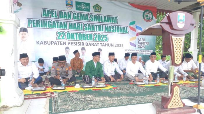 Polres Pesisir Barat Hadiri Apel dan Gema Salawat Peringati Hari Santri Nasional