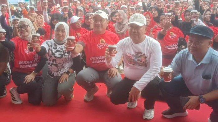 Gerimis Tak Menyurutkan Semangat Warga Lamsel Ikut Jalan Sehat Kapal Api Tribun Lampung