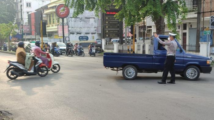 Polres Metro Jaga Lalu Lintas Tetap Lancar dengan Pam Pagi