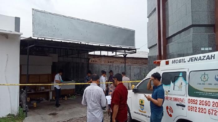 Hendak Bersih-bersih, Marbot Syok Temukan Jasad Pria Bersimbah Darah di Garasi Masjid